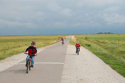 Gefahrloses Radfahren auch für die Kleinsten auf der Hallig Hooge