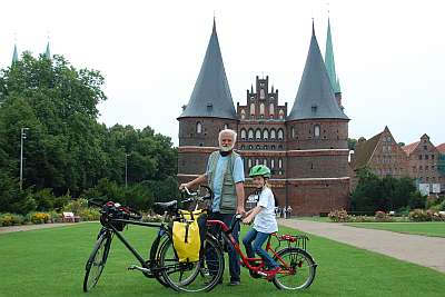 Radtourstart am Holstentor in Lübeck
